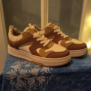 Stylish Men's Sneakers in Brown and Cream